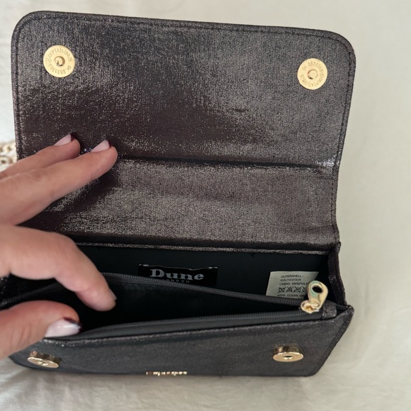 Metallic clutch with gold chain strap - Picture 5 of 5